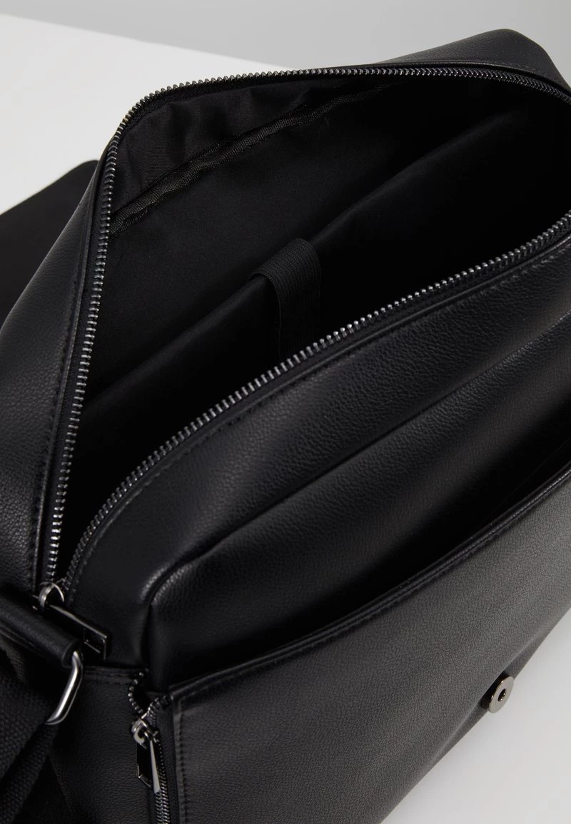 Pier One Hombre Bandolera - Black 7 Pier One Hombre Bandolera - Black - Imagen 5