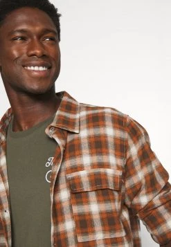 Pier One Hombre THERAPY BIKE EMBRO - Camiseta Básica - Olive -Ofertas Pier One Tienda 0b6054721ddf48aaa15928151096f3b3