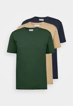 Pier One Hombre 3 PACK - Camiseta Básica - Khaki/tan/dark Blue 16 Pier One Hombre 3 PACK - Camiseta Básica - Khaki/tan/dark Blue -Ofertas Pier One Tienda 0c35076ff08749278d2b17df3e7e328f