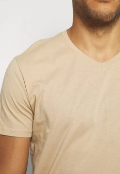 Pier One Hombre 3 PACK - Camiseta Básica - Khaki/tan/dark Blue 17 Pier One Hombre 3 PACK - Camiseta Básica - Khaki/tan/dark Blue -Ofertas Pier One Tienda 112e274a77d44bfdb30f2a1f86f0f677