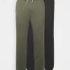 Pier One Hombre 2er PACK - Pantalones Deportivos - Olive/black 1 Pier One Hombre 2er PACK - Pantalones Deportivos - Olive/black -Ofertas Pier One Tienda 3465cd889e7941839abbe9d5834bd894