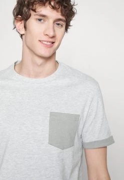 Pier One Hombre Camiseta Básica - Mottled Light Grey -Ofertas Pier One Tienda 3c98f1e337654a0496a9b9a17f351a84
