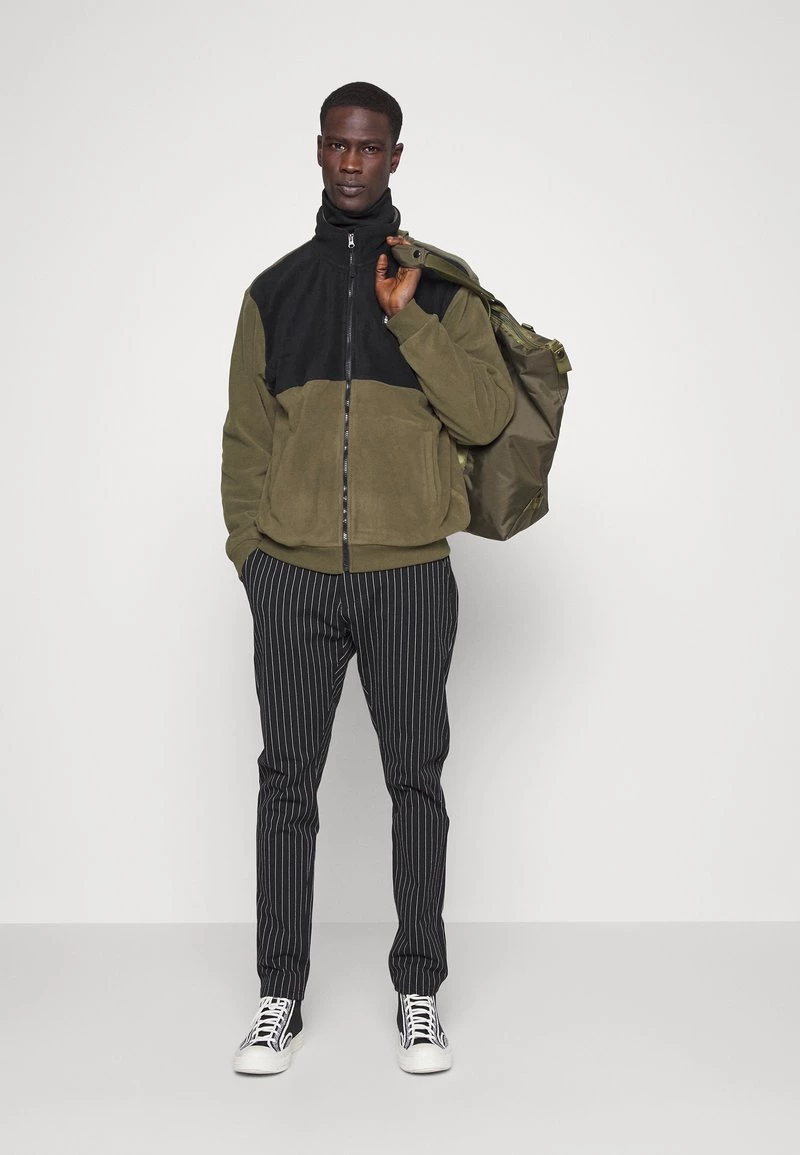 Pier One Hombre Forro Polar - Black/olive 4 Pier One Hombre Forro Polar - Black/olive - Imagen 2