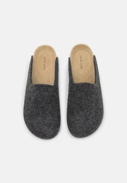 Pier One Unisexo UNISEX - Pantuflas - Dark Grey 11 Pier One Unisexo UNISEX - Pantuflas - Dark Grey -Ofertas Pier One Tienda 432dd18e964346df954b7e362219f772