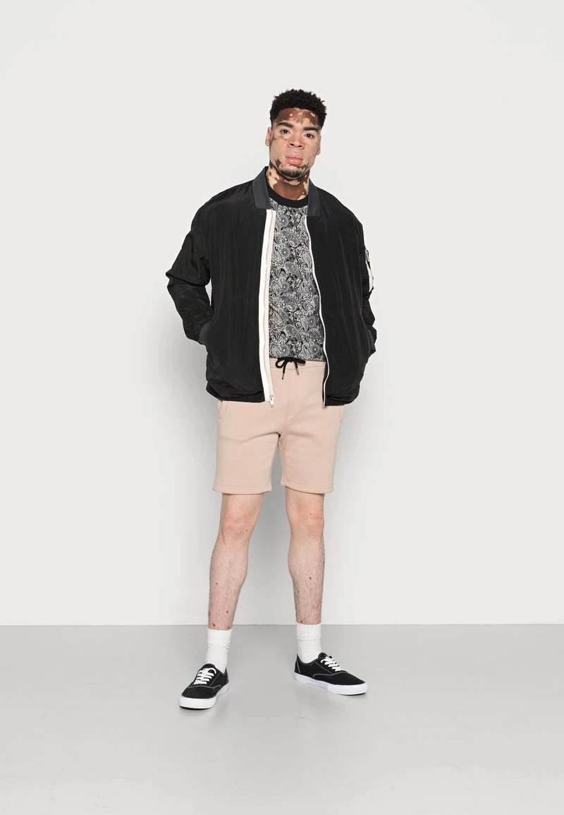 Pier One 2 PACK - Shorts - Tan/black, Hombre 3 Pier One 2 PACK - Shorts - Tan/black, Hombre