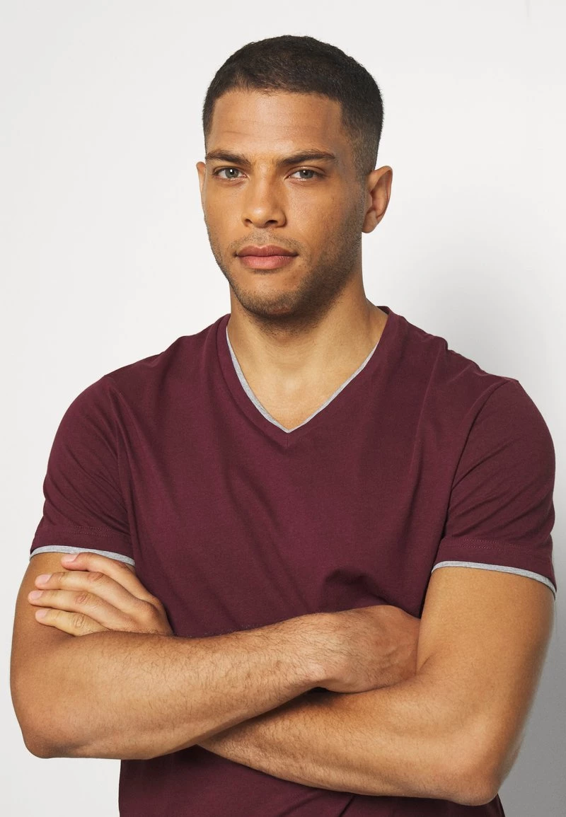 Pier One Hombre Camiseta Básica - Bordeaux 6 Pier One Hombre Camiseta Básica - Bordeaux - Imagen 4