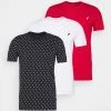 Pier One Hombre 3 PACK - Camiseta Estampada - White/dark Blue/red -Ofertas Pier One Tienda 7c14f2cbf6f6477f9fa2e8f6de7df038