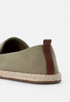 Pier One Unisexo RENA ESPADRILLE UNISEX - Alpargatas - Olive -Ofertas Pier One Tienda 8b1ef3dce9d344a08d816af96a53324d
