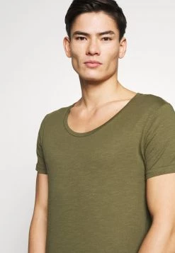 Pier One Hombre Camiseta Básica - Khaki -Ofertas Pier One Tienda 9a99b34538d8468482f1a4ee6eb0c887