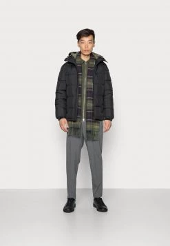 Pier One Hombre BASIC PUFFER JACKET WITH CONTRAST HOOD - Chaqueta De Invierno - Black/olive 8 Pier One Hombre BASIC PUFFER JACKET WITH CONTRAST HOOD - Chaqueta De Invierno - Black/olive -Ofertas Pier One Tienda 9c82993472144108bca5f6785dd4603b