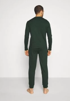 Pier One Hombre Pijama - Dark Green 9 Pier One Hombre Pijama - Dark Green -Ofertas Pier One Tienda 9e22aee6f511488cb5e9f031d4a29234