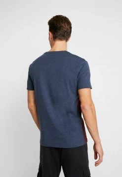 Pier One Hombre Camiseta Estampada - Bordeaux / Dark Blue -Ofertas Pier One Tienda a01bf3a988944121a3bf4b450da5f4a7