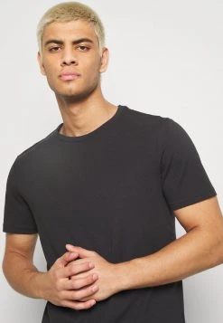 Pier One Hombre 7 PACK - Camiseta Básica - Black -Ofertas Pier One Tienda a537c665fcb548988df38d98a88a46a2