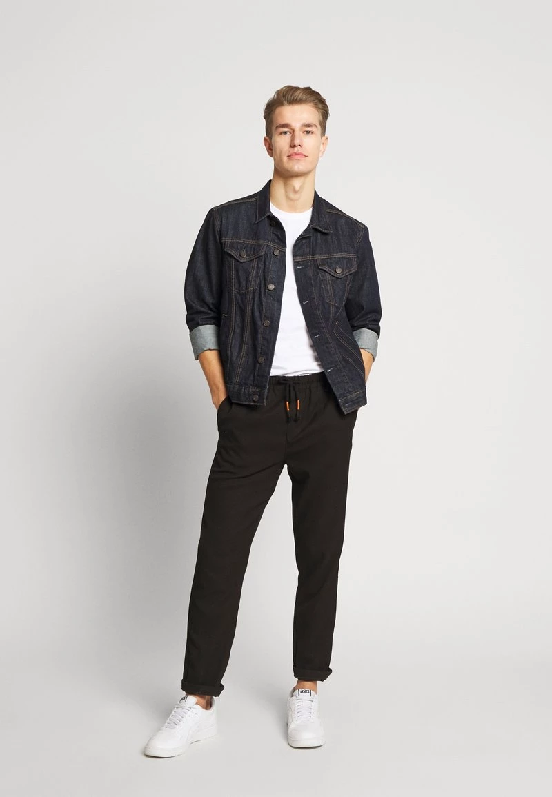 Pier One 3 PACK - Camiseta Básica - Grey/white/black, Hombre 3 Pier One 3 PACK - Camiseta Básica - Grey/white/black, Hombre