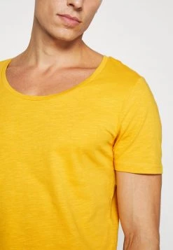 Pier One Hombre Camiseta Básica - Light Yellow -Ofertas Pier One Tienda a899c187bfe34c968bd43da55b612576