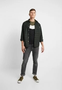 Pier One Hombre Camiseta Básica - Green/black -Ofertas Pier One Tienda aa477cdfad0f4a5998a3960b977a9cb9