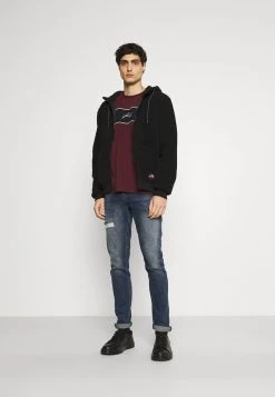 Pier One Hombre Camiseta Estampada - Bordeaux/black/white -Ofertas Pier One Tienda ac5720edcd01482981028224acb2ff1b