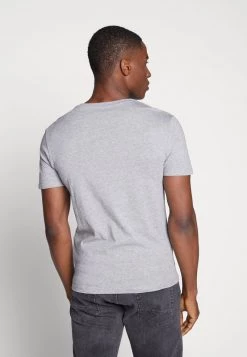 Pier One Hombre 3 PACK - Camiseta Básica - Black, Grey, Green -Ofertas Pier One Tienda b3e2272097fd45d28e31884f564c0681