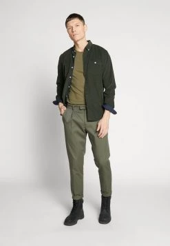 Pier One Hombre Camiseta Básica - Oliv -Ofertas Pier One Tienda c5cf09c06da641e3bbac8b06dc3b9111