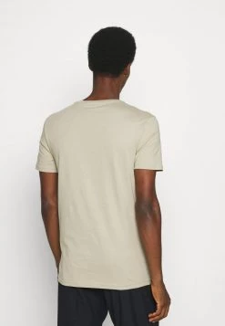 Pier One Hombre 5 PACK - Camiseta Básica - White/dark Grey/black -Ofertas Pier One Tienda d4309172134f476283eb4fd8b00555ed