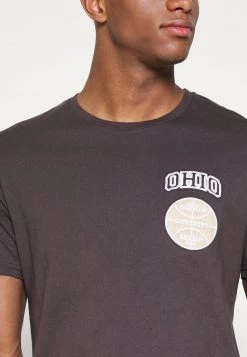 Pier One GRAPHIC T-SHIRT - Camiseta Básica - Brown, Hombre -Ofertas Pier One Tienda d71bf551057940ab896bfcfacd9b6dd3