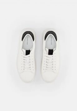 Pier One Unisexo Zapatillas - White Black -Ofertas Pier One Tienda e9af590107f34102b6e7d896bf4f13f7