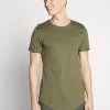 Pier One Hombre Camiseta Básica - Oliv -Ofertas Pier One Tienda f0fa0d30922f42439c2b34bdcbdfb7ae